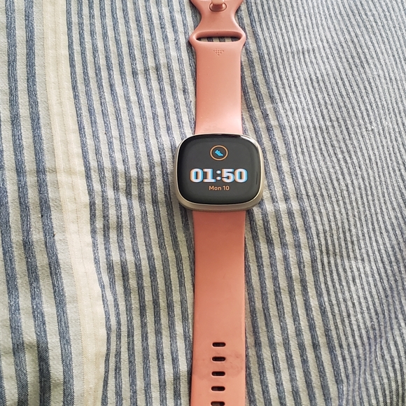 Fitbit versa 3 - Picture 2 of 4